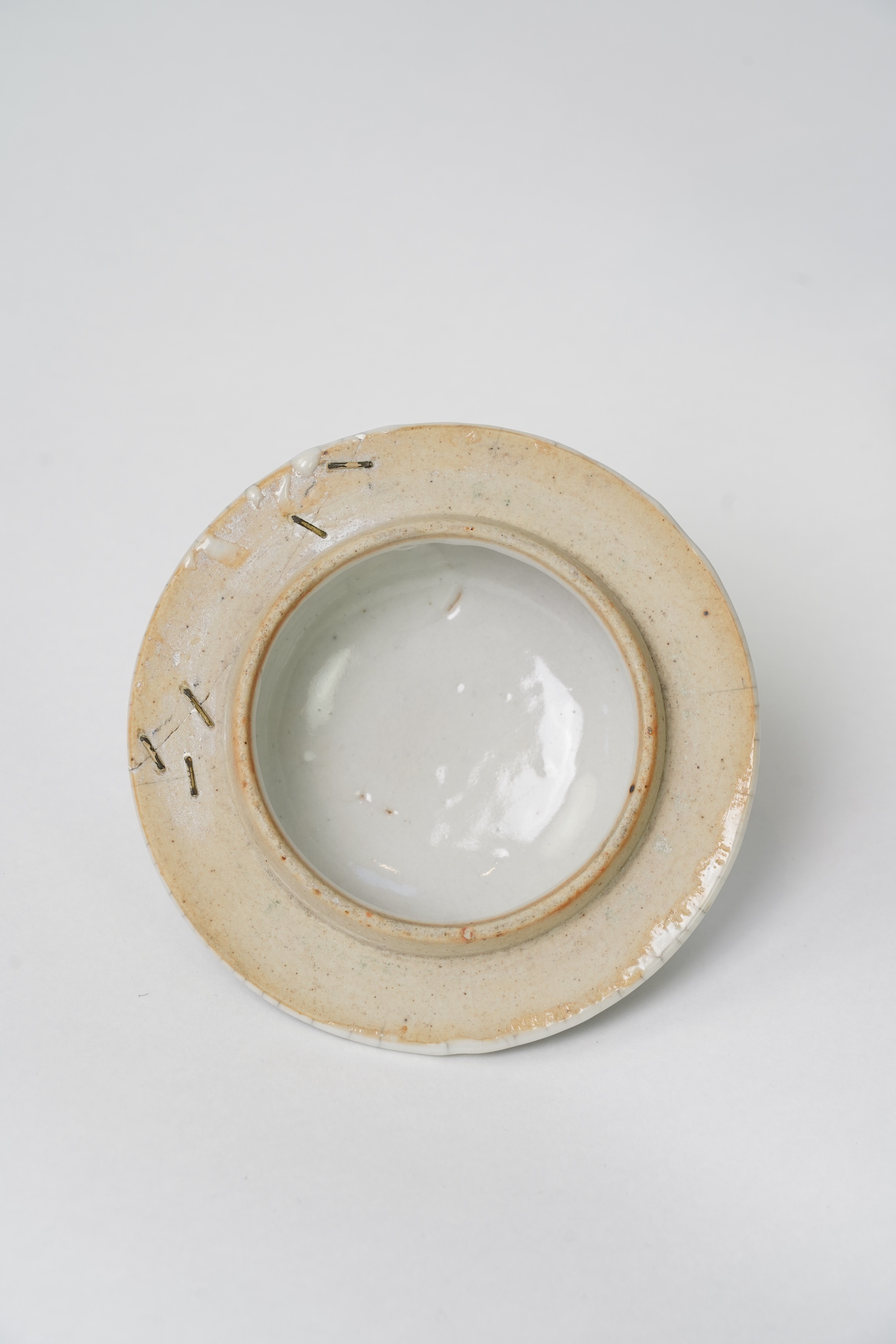 A Chinese blue and white crackle glaze baluster vase and cover, early 20th century